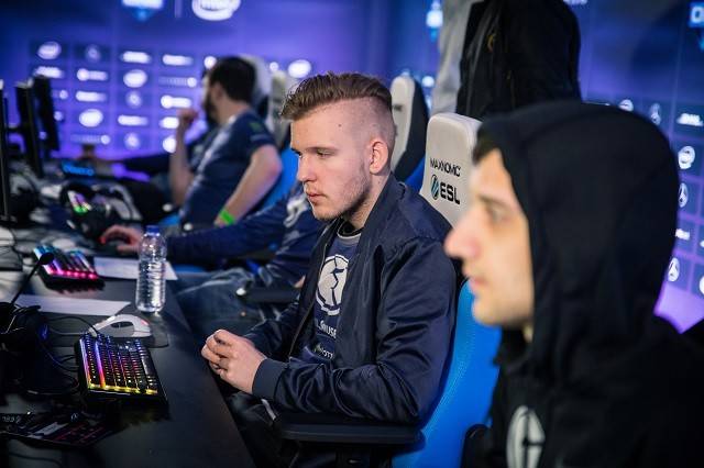 直球均速可 直球均速可